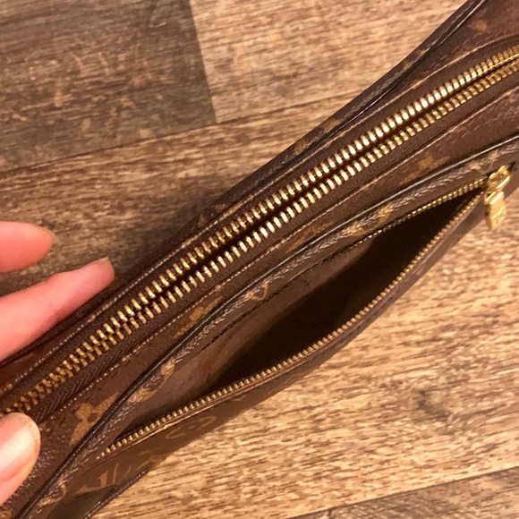 Louis Vuitton Marley Dragone Clutch - Picture 7 of 7